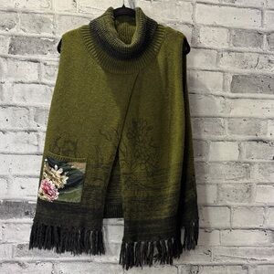 DESIGUAL Green Turtleneck Sleeveless Poncho with Floral Pocket